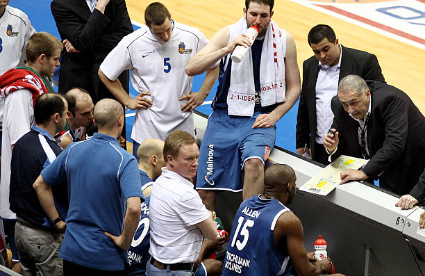 胜利离不开 胜利离不开